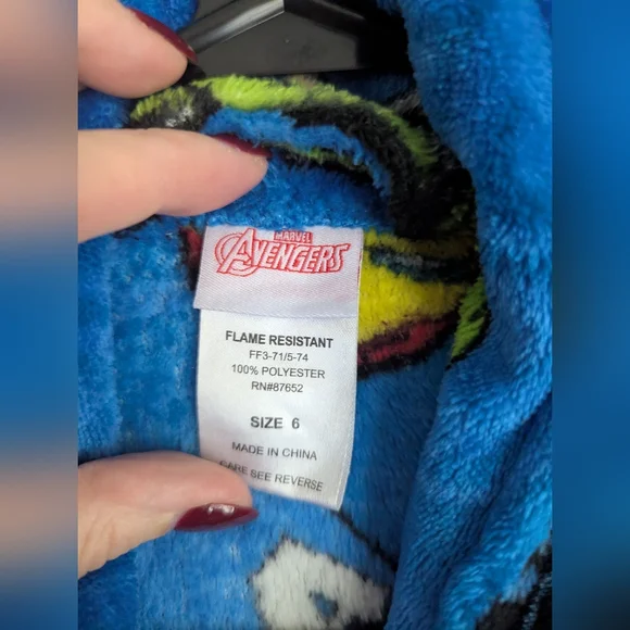 Marvel Avengers kids robe size 6 Blue With waist tie.